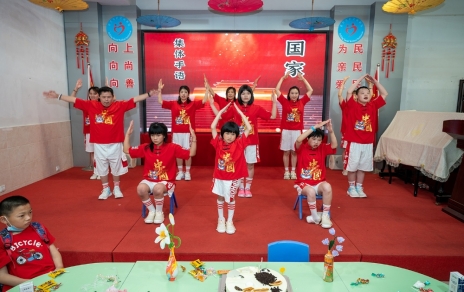 “水點(diǎn)點(diǎn)”---用心暖童心，用情伴成長(zhǎng)！