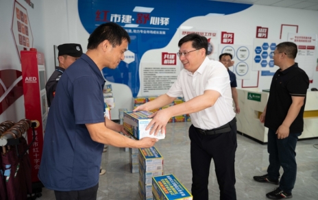 市總工會、市財貿(mào)工會領(lǐng)導一行蒞臨我司慰問基層員工
