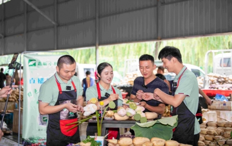 做好“雙服務(wù)”：嘉昕小廚房開播，本期主角---蓮藕