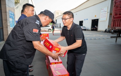 戰(zhàn)高溫、保供應(yīng)，嘉興市財貿(mào)工會主席陳云建慰問我司基層員工